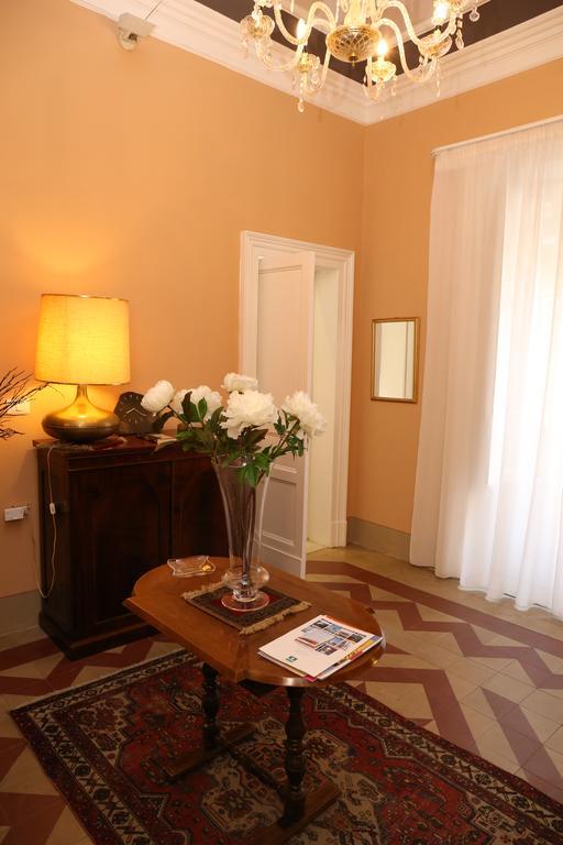 Casa Elide Bed and Breakfast Catania Exteriör bild